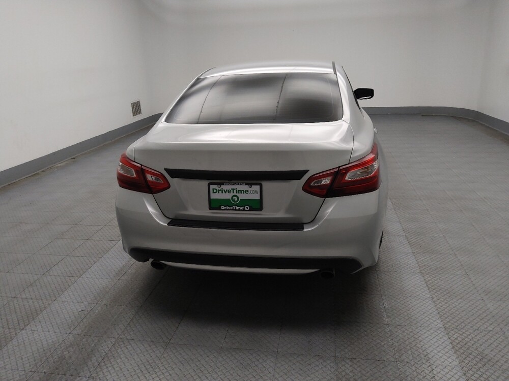 2017 Nissan Altima in Lombard, IL 60148 - 18080129 7