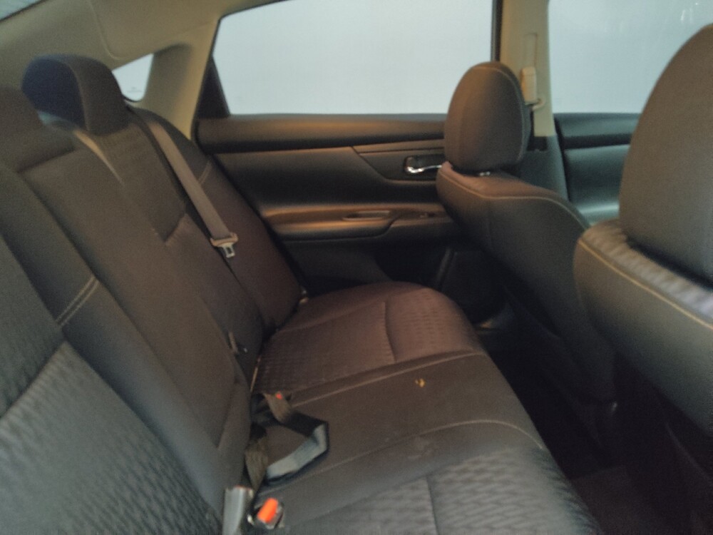 2017 Nissan Altima in Lombard, IL 60148 - 18080129 19
