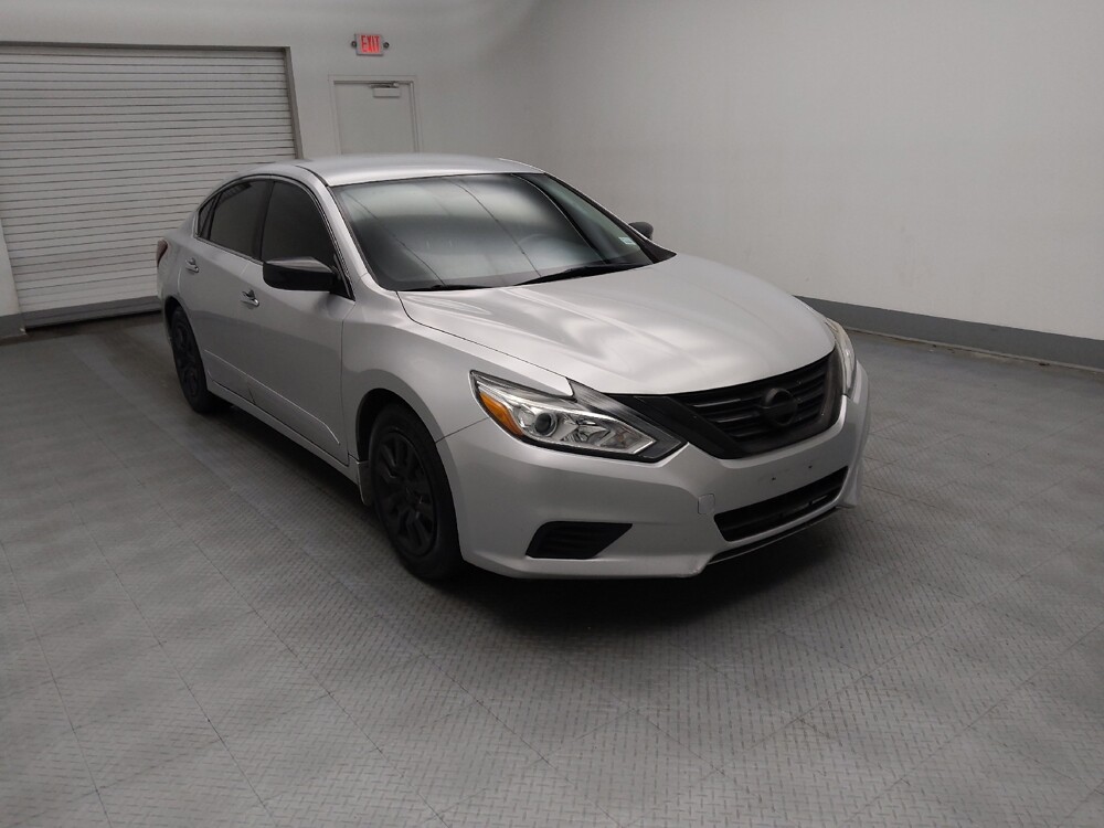 2017 Nissan Altima in Lombard, IL 60148 - 18080129 13