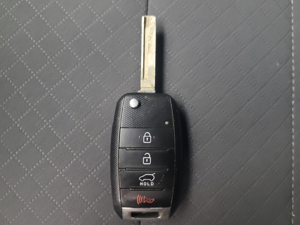 2016 Kia Sorento in Eastpointe, MI 48021 - 18080139 32