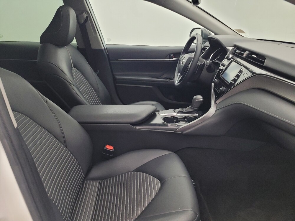 2019 Toyota Camry in Tampa, FL 33619 - 18080168 21