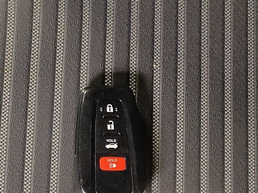 2019 Toyota Camry in Tampa, FL 33619 - 18080168 32