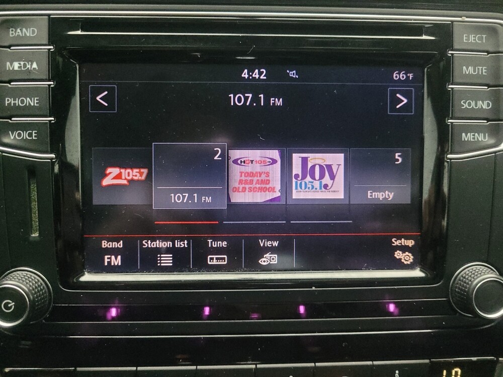 2017 Volkswagen Passat in Marietta, GA 30062 - 18080227 25