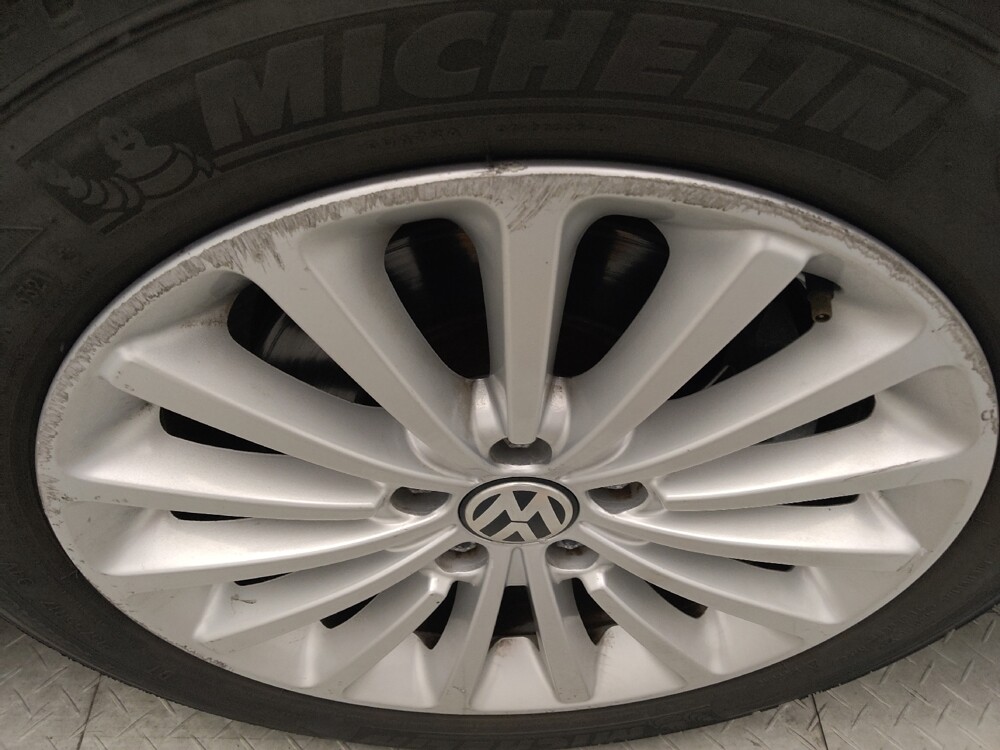 2017 Volkswagen Passat in Marietta, GA 30062 - 18080227 31