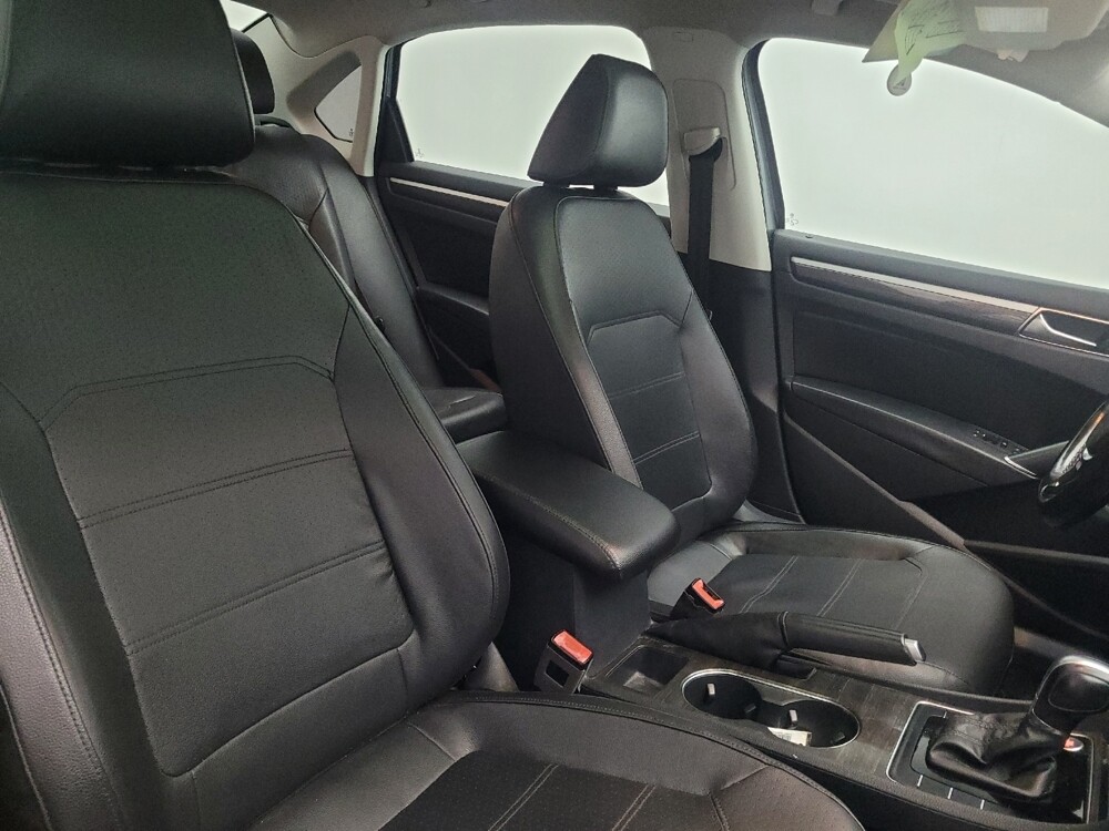 2017 Volkswagen Passat in Marietta, GA 30062 - 18080227 21