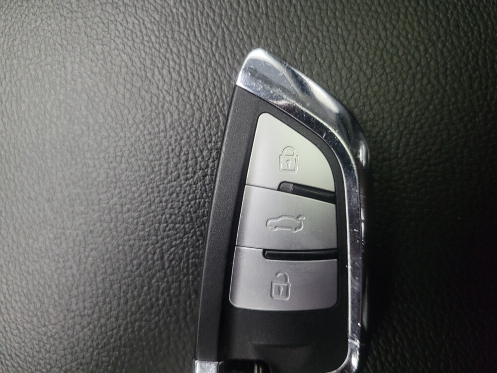 2017 Volkswagen Passat in Marietta, GA 30062 - 18080227 32