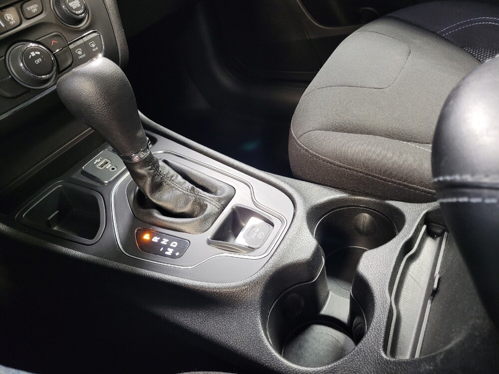 2019 Jeep Cherokee in Knoxville, TN 37923 - 18080307 26