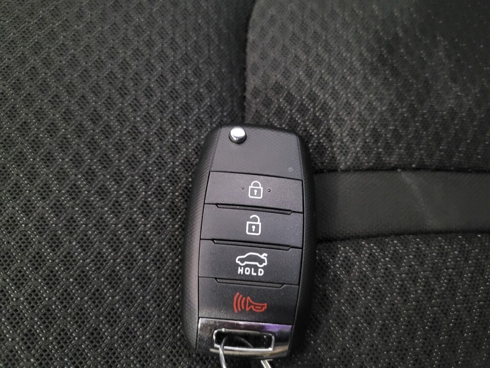 2018 Kia Optima in Knoxville, TN 37923 - 18080320 32