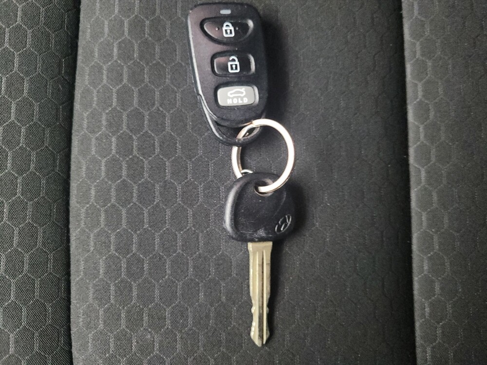 2019 Hyundai Elantra in Madison, TN 37115 - 18080357 32