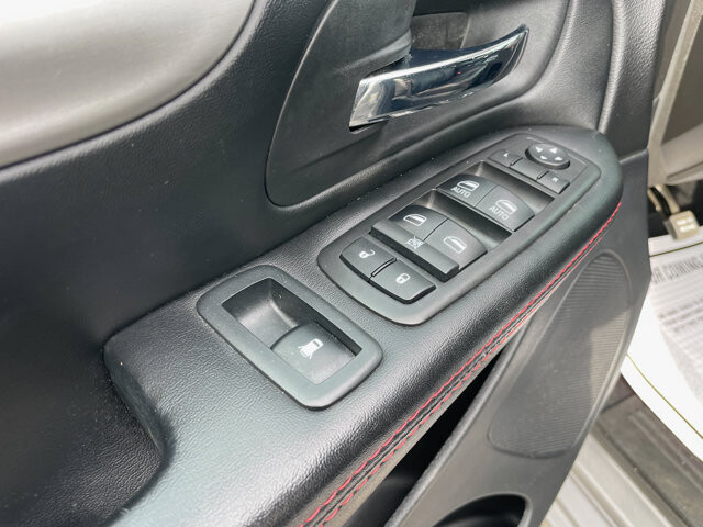 2019 Dodge Grand Caravan in Baltimore, MD 21225 - 18080397 32