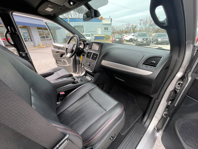 2019 Dodge Grand Caravan in Baltimore, MD 21225 - 18080397 15