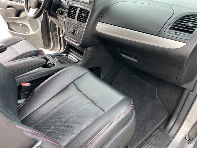 2019 Dodge Grand Caravan in Baltimore, MD 21225 - 18080397 16