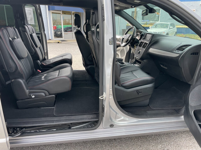 2019 Dodge Grand Caravan in Baltimore, MD 21225 - 18080397 12