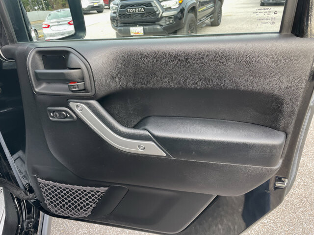 2015 Jeep Wrangler in Baltimore, MD 21225 - 18080399 28