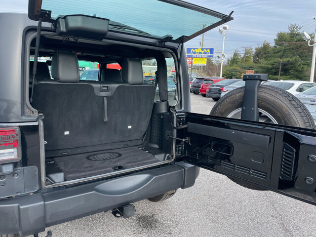 2015 Jeep Wrangler in Baltimore, MD 21225 - 18080399 20