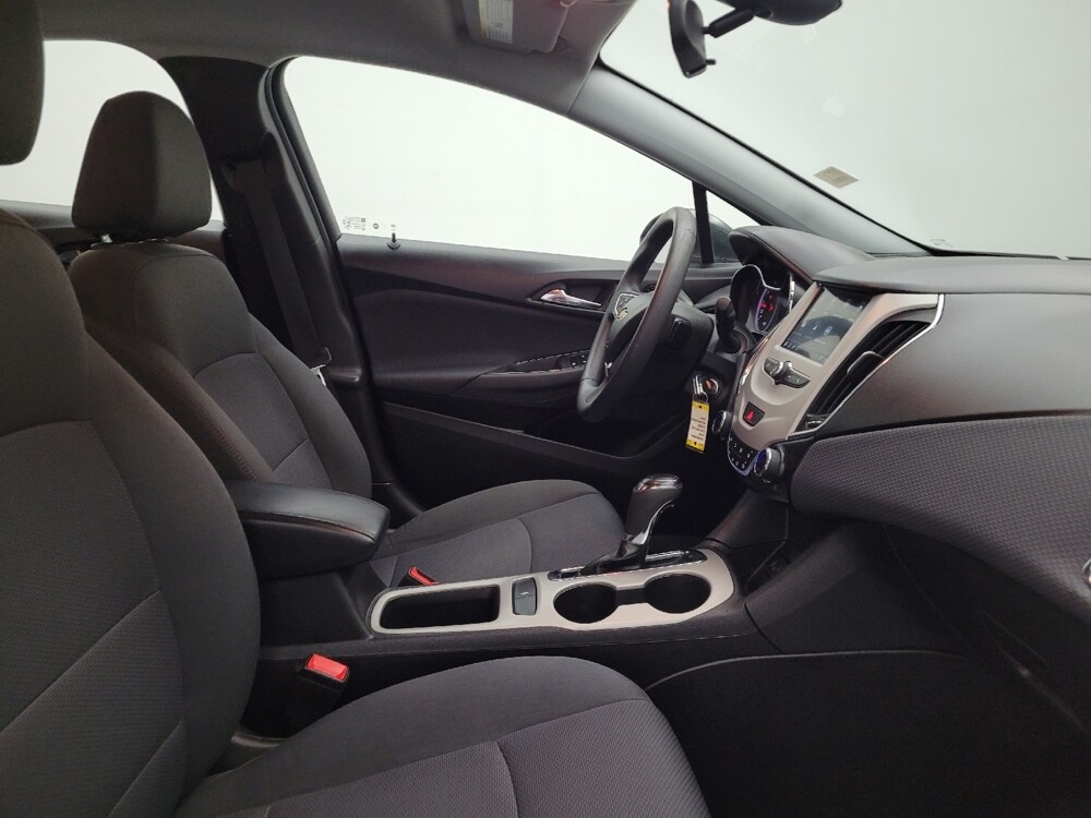 2019 Chevrolet Cruze in Maple Heights, OH 44137 - 18080445 21