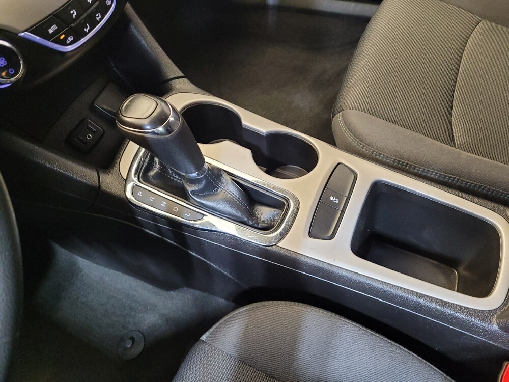 2019 Chevrolet Cruze in Maple Heights, OH 44137 - 18080445 26