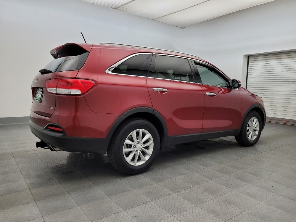2018 Kia Sorento in Glendale, AZ 85301 - 18080460 10