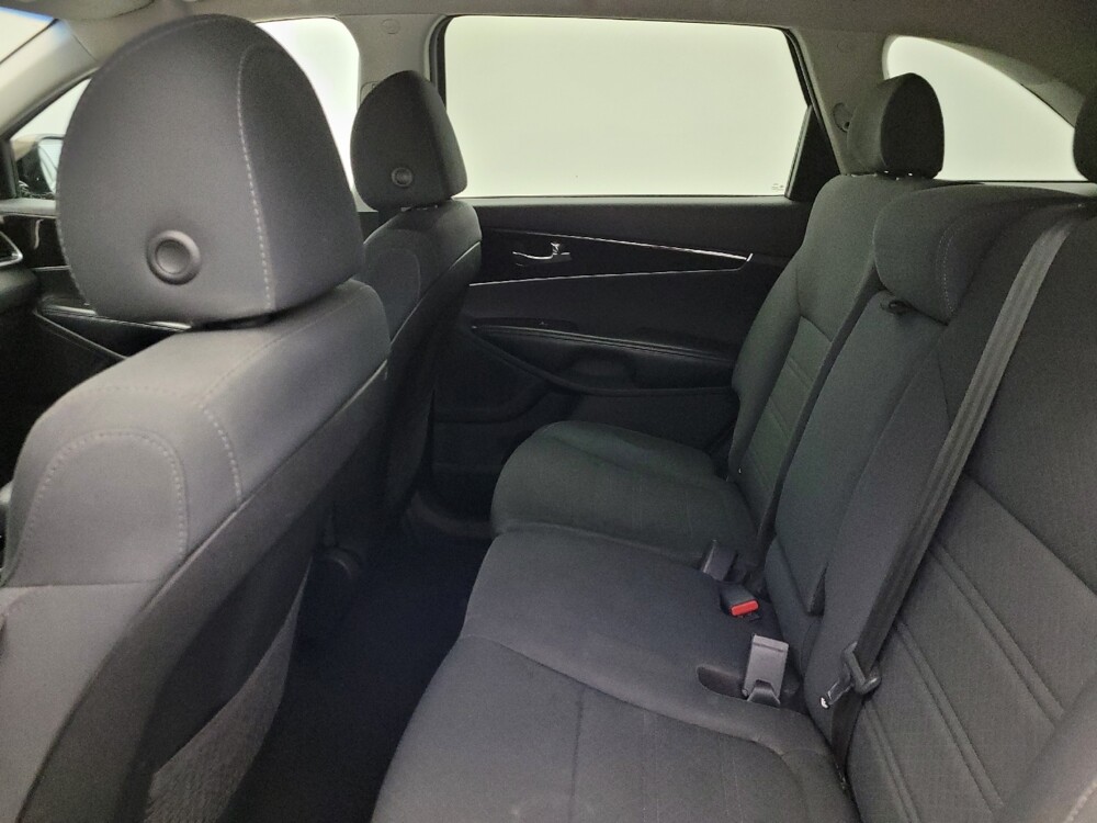 2019 Kia Sorento in Mesa, AZ 85210 - 18080463 18