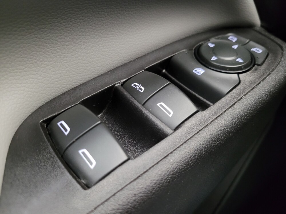 2019 Chevrolet Equinox in Glendale, AZ 85301 - 18080464 27