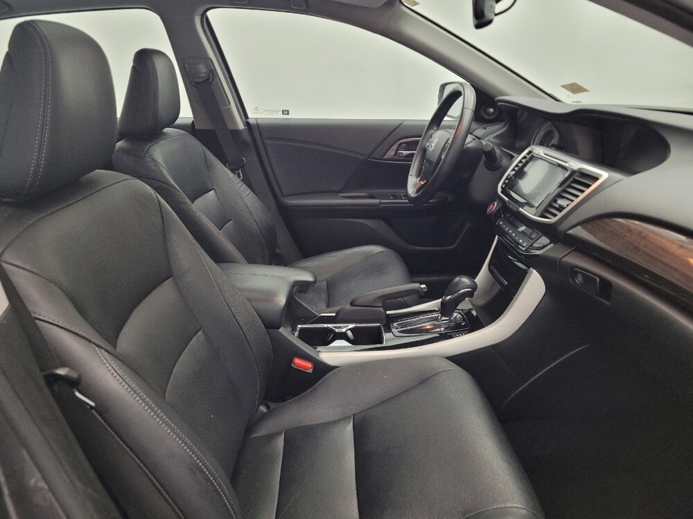 2017 Honda Accord in Maple Heights, OH 44137 - 18080553 21