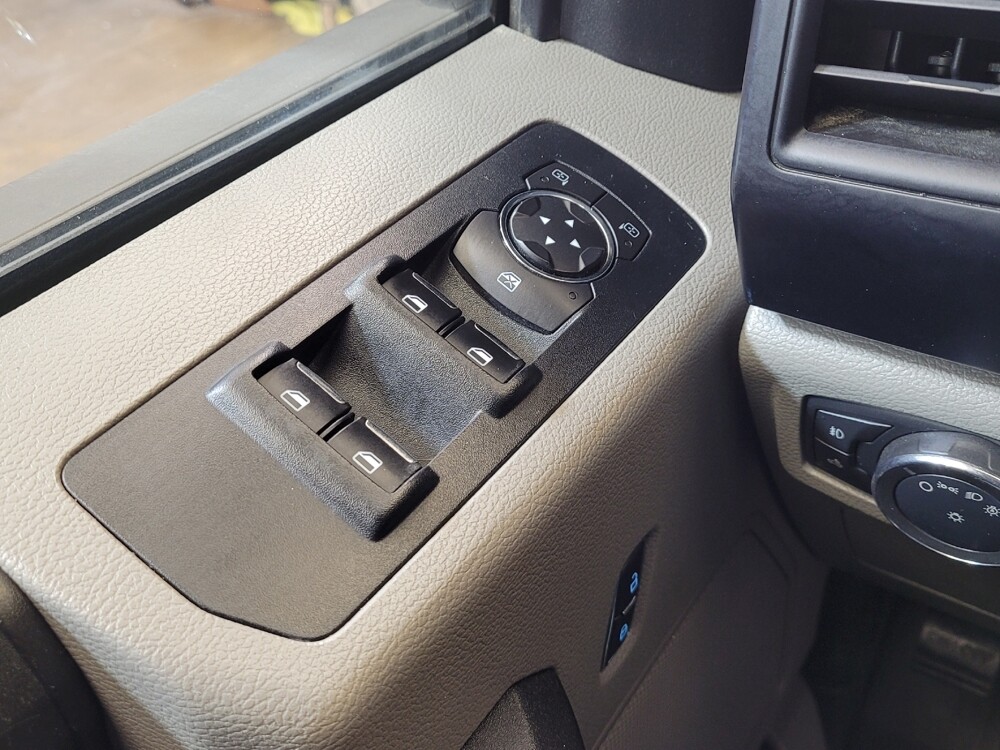 2015 Ford F150 in Maple Heights, OH 44137 - 18080569 27