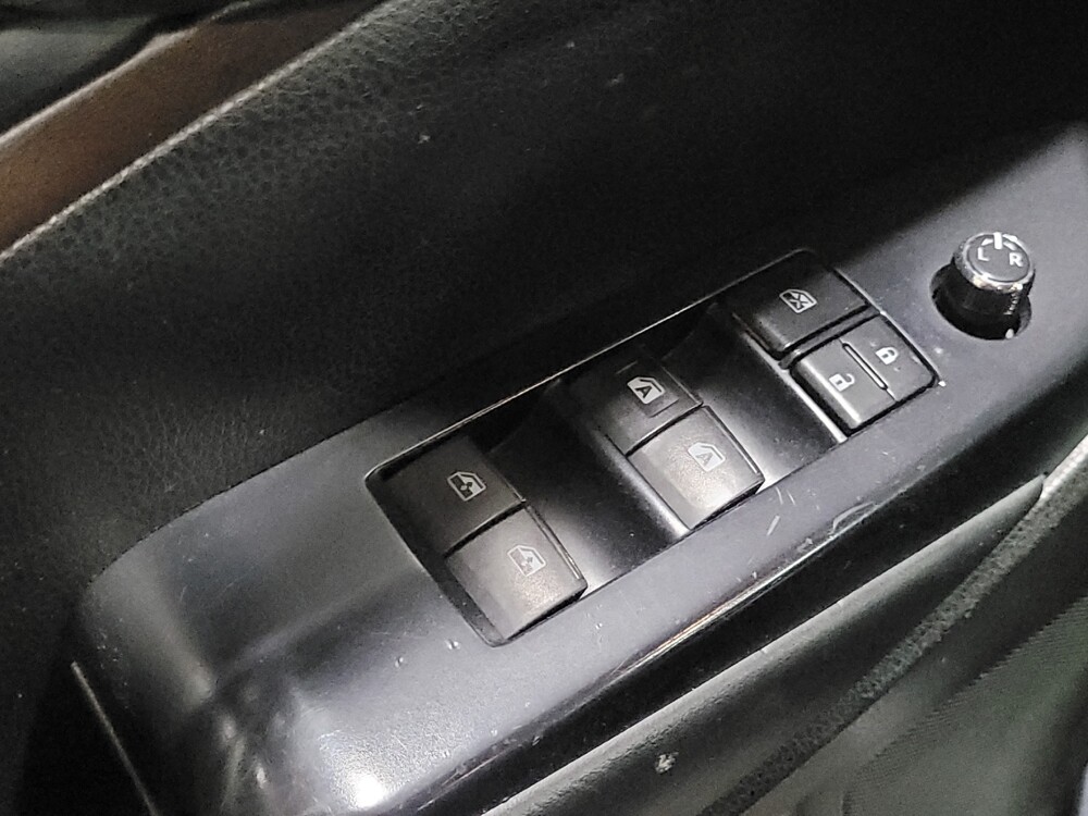 2019 Toyota Highlander in Plymouth Meeting, PA 19462 - 18080585 27