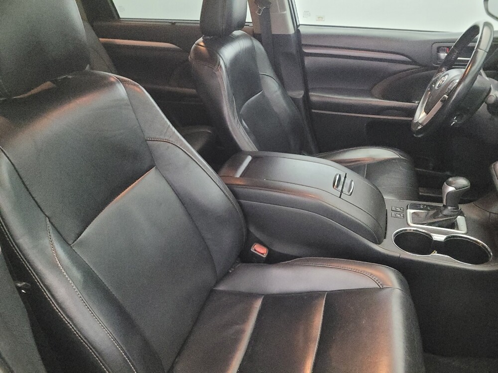 2019 Toyota Highlander in Plymouth Meeting, PA 19462 - 18080585 21