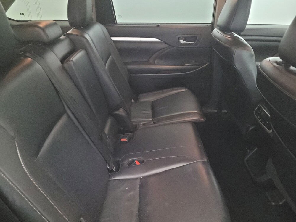 2019 Toyota Highlander in Plymouth Meeting, PA 19462 - 18080585 19