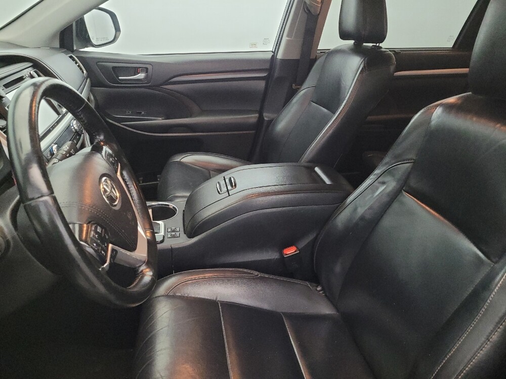 2019 Toyota Highlander in Plymouth Meeting, PA 19462 - 18080585 17