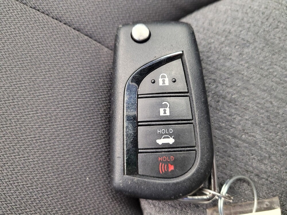 2020 Toyota Camry in Miamisburg, OH 45342 - 18080664 32