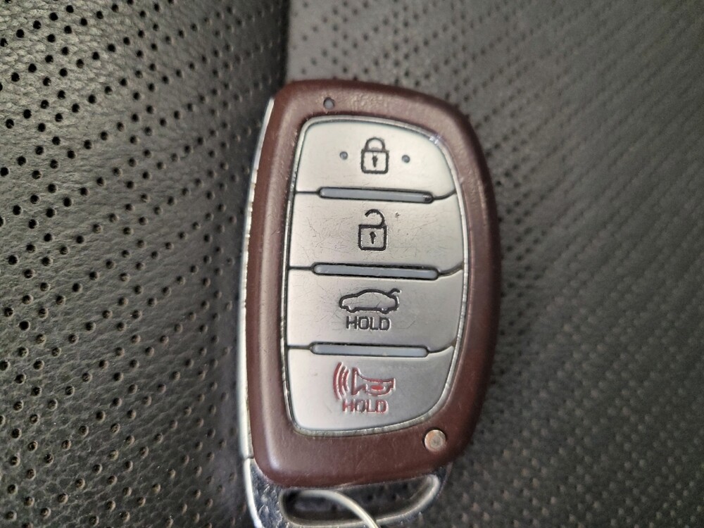 2017 Hyundai Elantra in Maple Heights, OH 44137 - 18080677 32