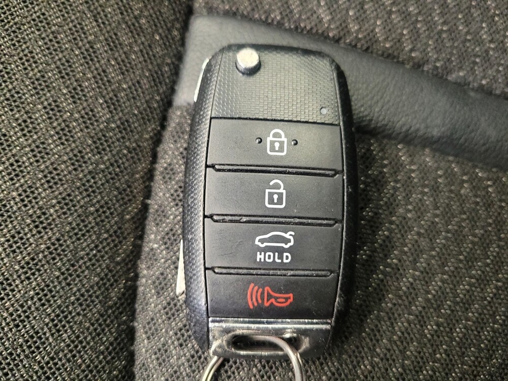 2018 Kia Optima in Maple Heights, OH 44137 - 18080688 32