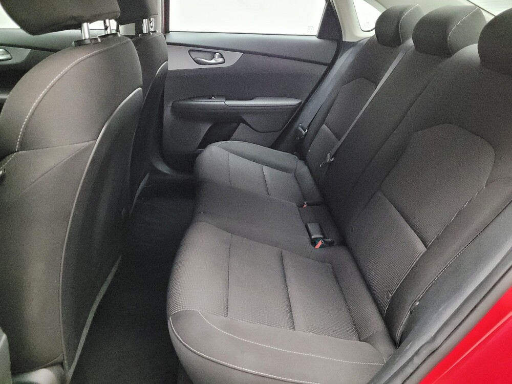 2021 Kia Forte in Bakersfield, CA 93309 - 18080752 18