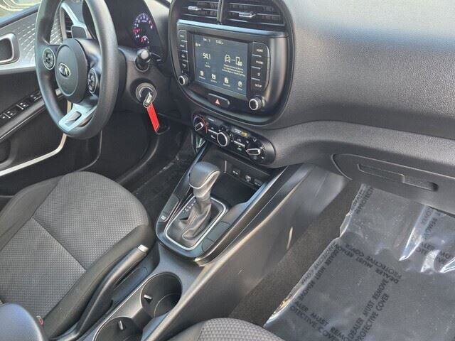 2021 Kia Soul in Mesa, AZ 85212 - 18080758 32