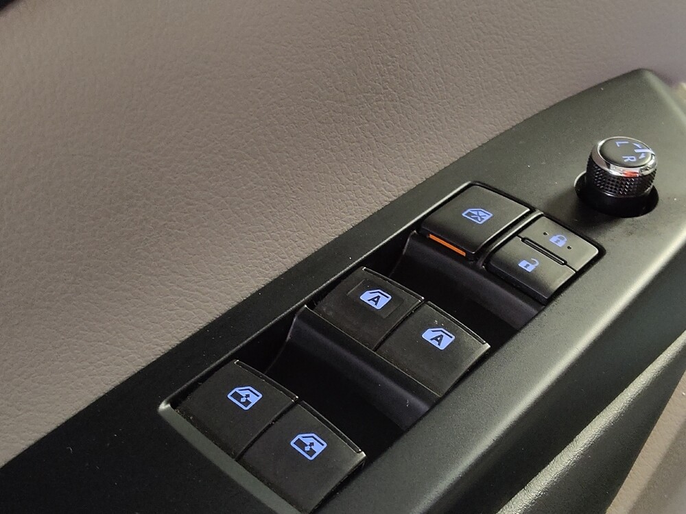 2019 Toyota Highlander in Lakeland, FL 33815 - 18080800 27