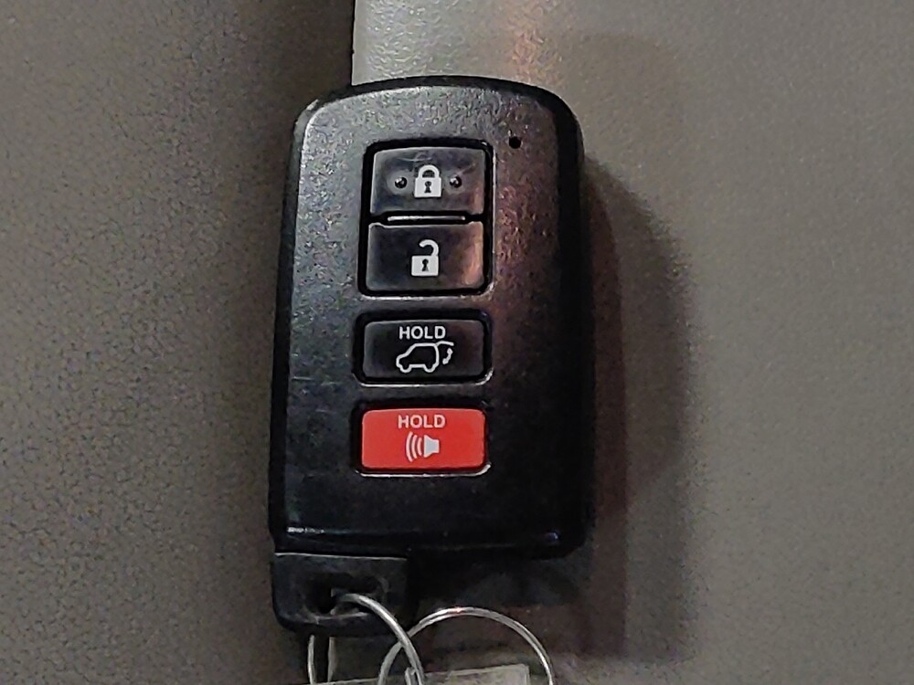 2019 Toyota Highlander in Lakeland, FL 33815 - 18080800 32