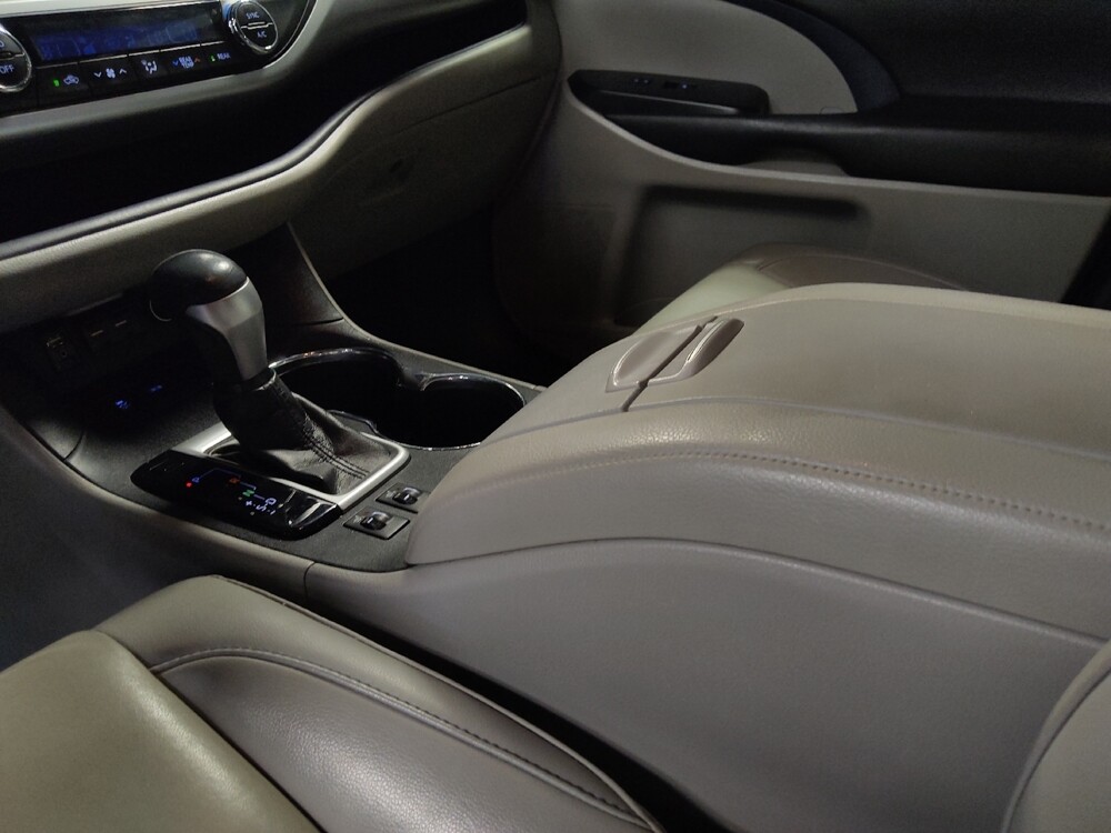 2019 Toyota Highlander in Lakeland, FL 33815 - 18080800 26