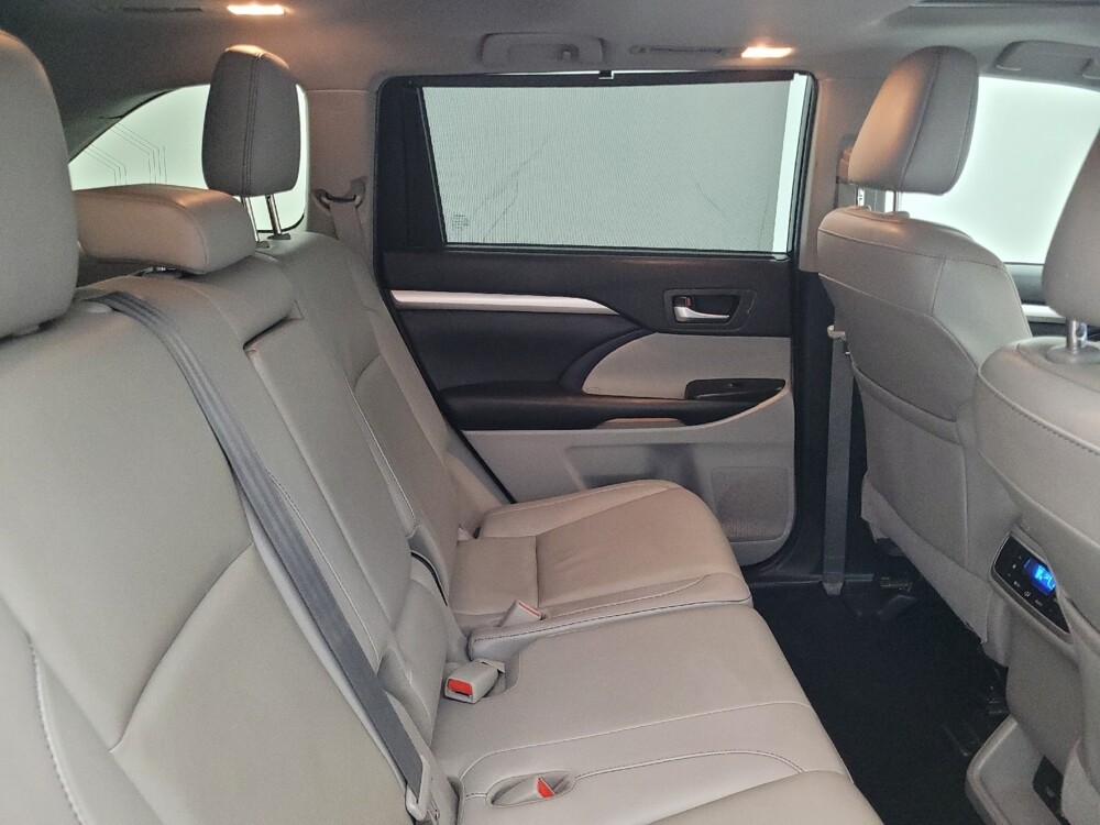 2019 Toyota Highlander in Lakeland, FL 33815 - 18080800 19