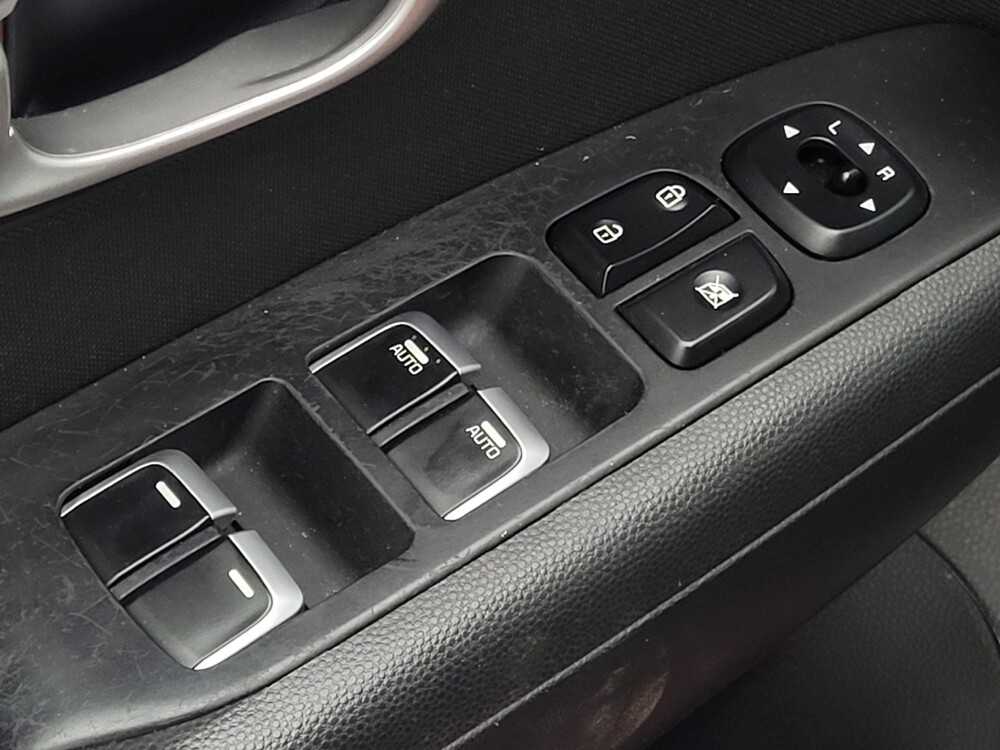 2019 Kia Soul in Lakeland, FL 33815 - 18080801 27