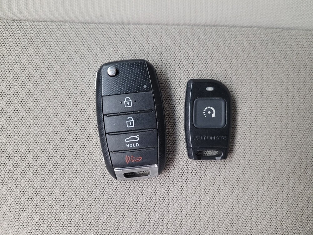 2016 Kia Optima in Indianapolis, IN 46222 - 18080889 32