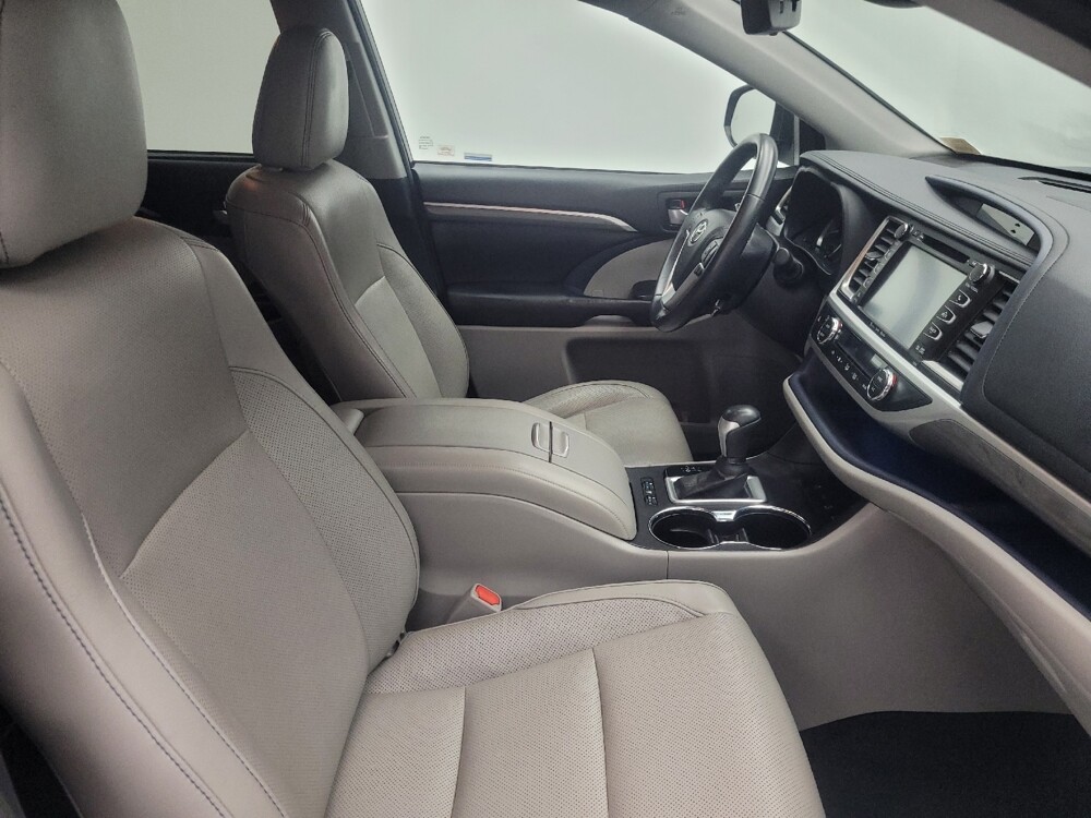 2017 Toyota Highlander in Ft Wayne, IN 46805 - 18080891 21