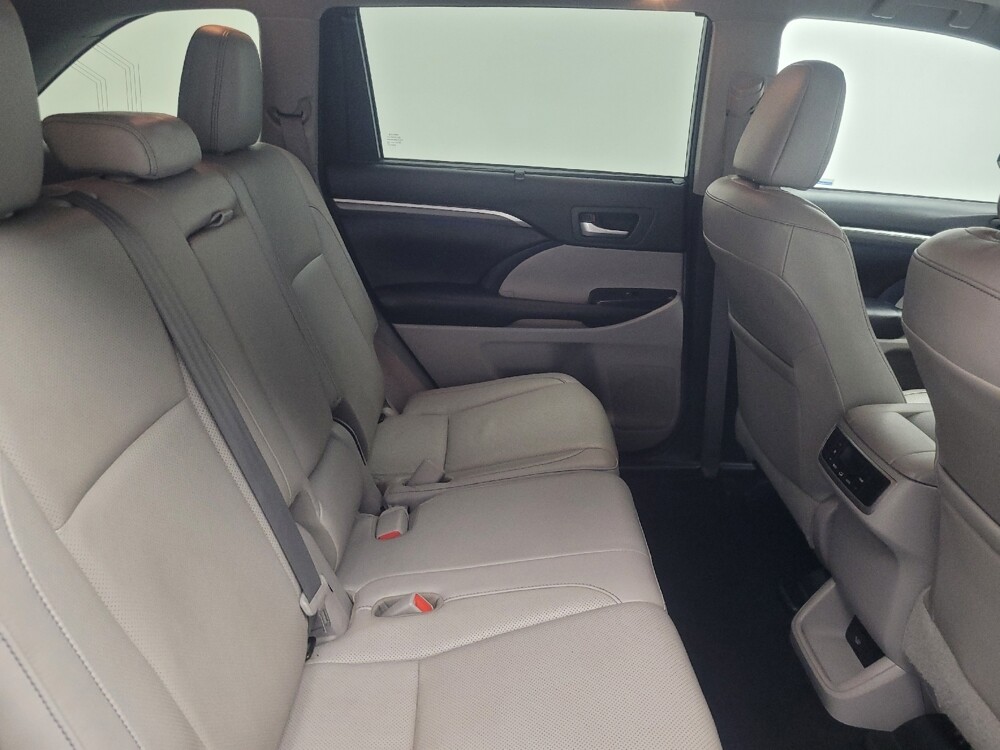 2017 Toyota Highlander in Ft Wayne, IN 46805 - 18080891 19