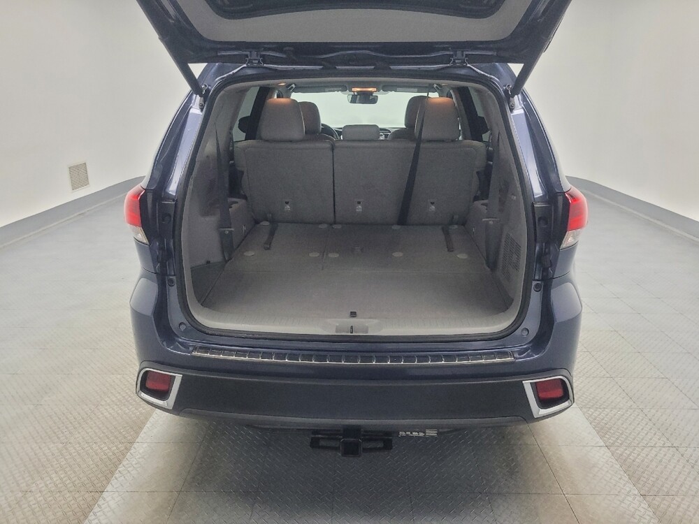 2017 Toyota Highlander in Ft Wayne, IN 46805 - 18080891 29
