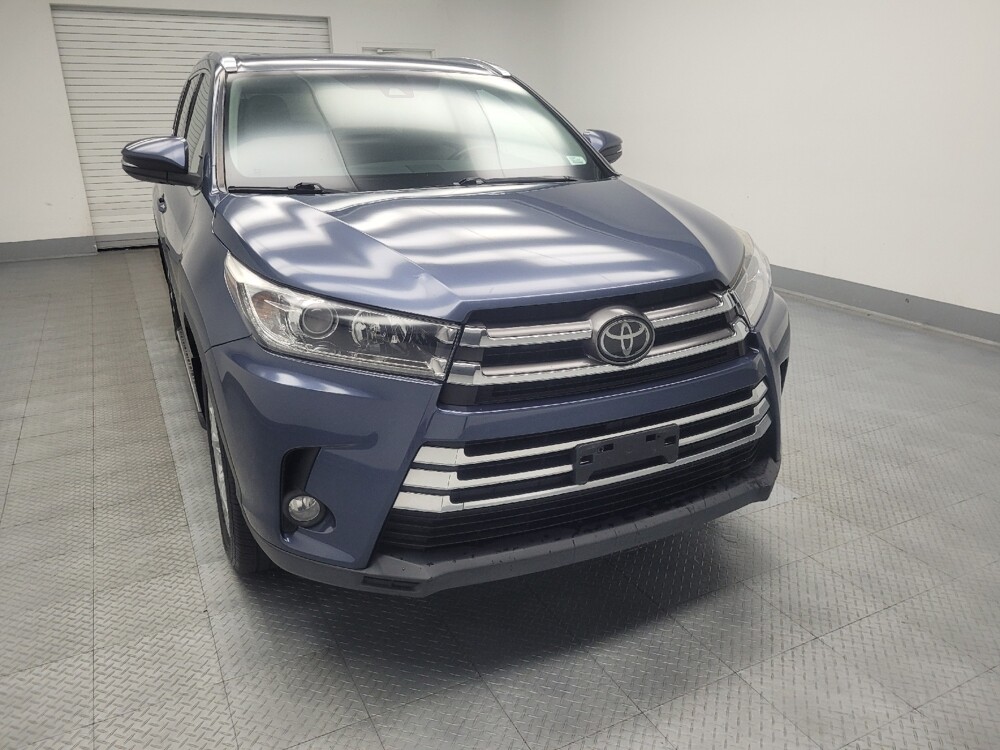 2017 Toyota Highlander in Ft Wayne, IN 46805 - 18080891 14