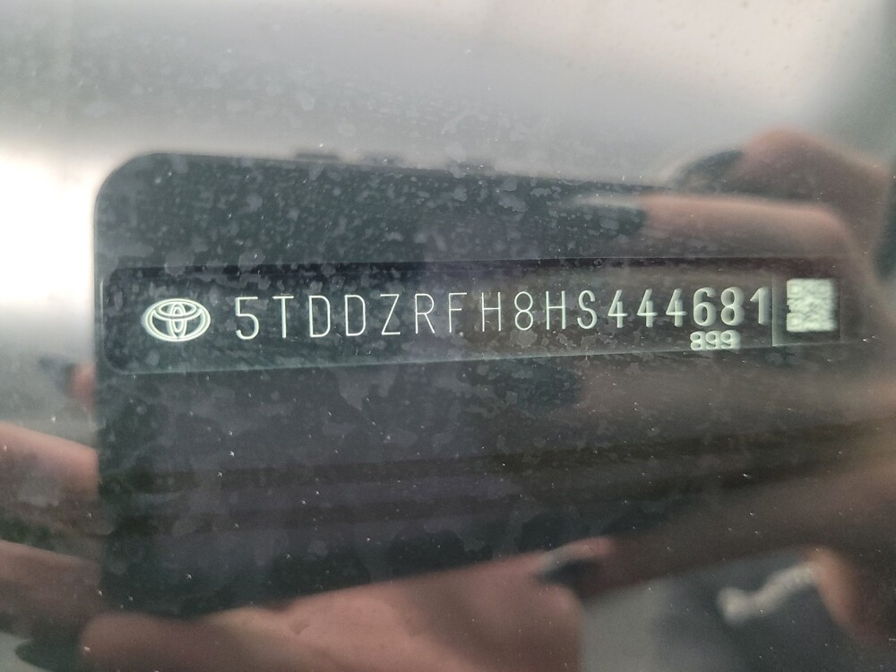 2017 Toyota Highlander in Ft Wayne, IN 46805 - 18080891 33