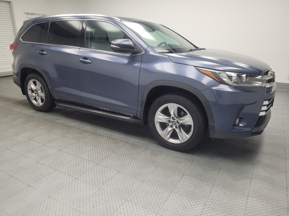 2017 Toyota Highlander in Ft Wayne, IN 46805 - 18080891 11
