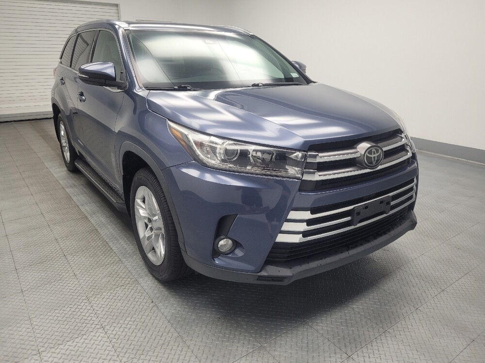 2017 Toyota Highlander in Ft Wayne, IN 46805 - 18080891 13