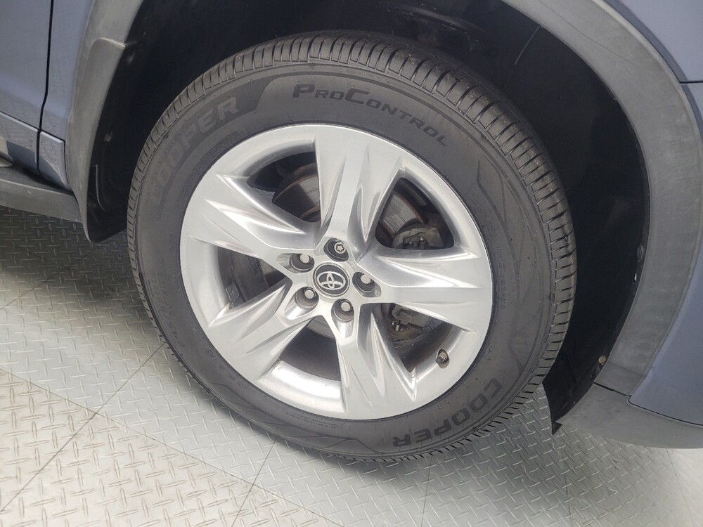 2017 Toyota Highlander in Ft Wayne, IN 46805 - 18080891 31