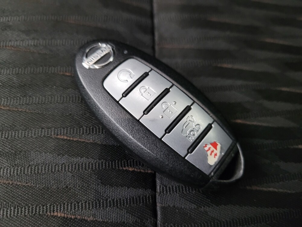 2019 Nissan Rogue in Mesa, AZ 85210 - 18080916 32